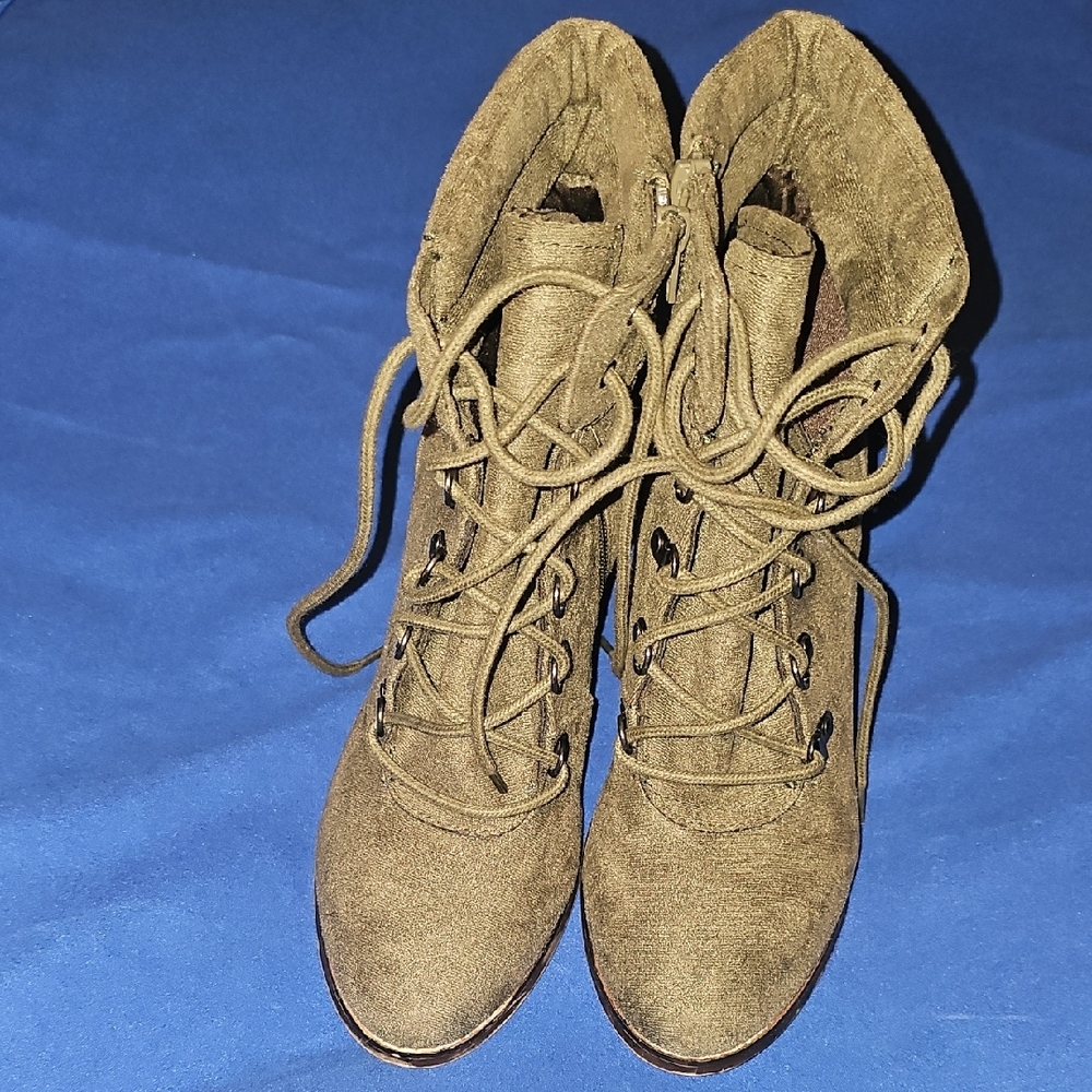 Kohl's Tan Lace Up Boots Classic Suede